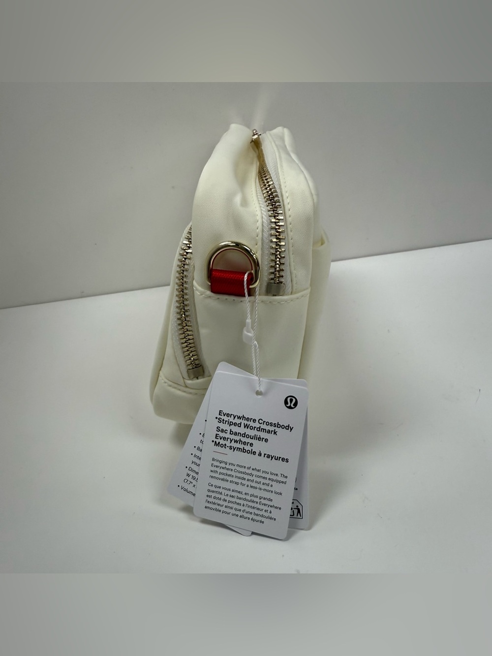 LuluLemon Everywhere Crossbody 2L in Coconut Ivory/Oxford Red/Walnut Crunch/Gold - Picture 3 of 7